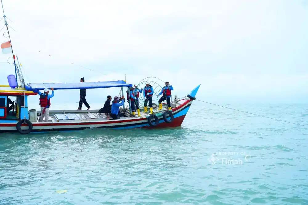 PT Timah Tenggelamkan Artificial Reef di Tanjung Kubu Bangka Selatan [Foto: Doc. PT Timah]