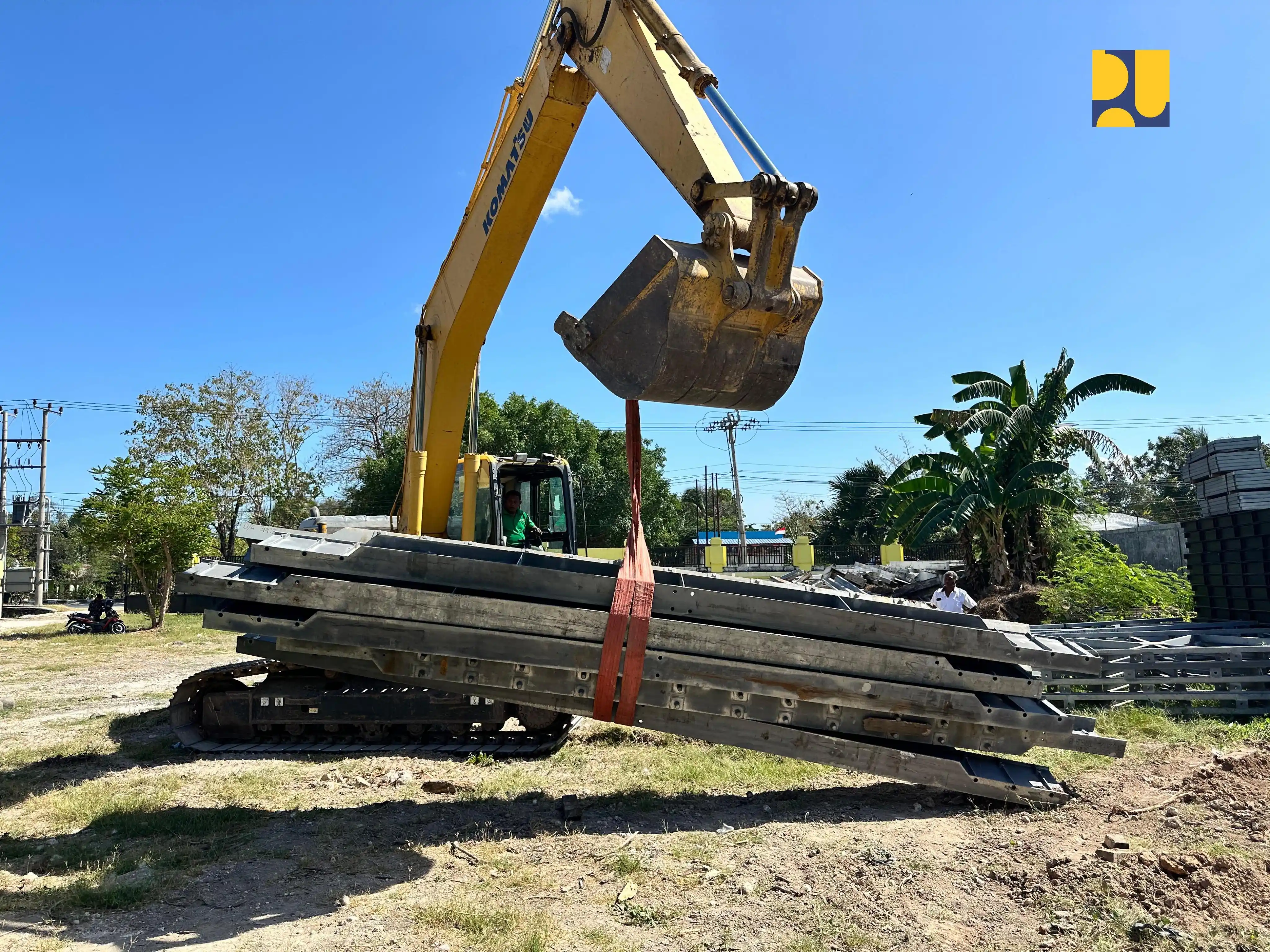 Kementerian PU kerahkan alat berar untuk pulihkan infrastruktur akibat banjir di Kabupaten Nagekeo, Nusa Tenggara Timur (NTT). (Foto: dok/PU)