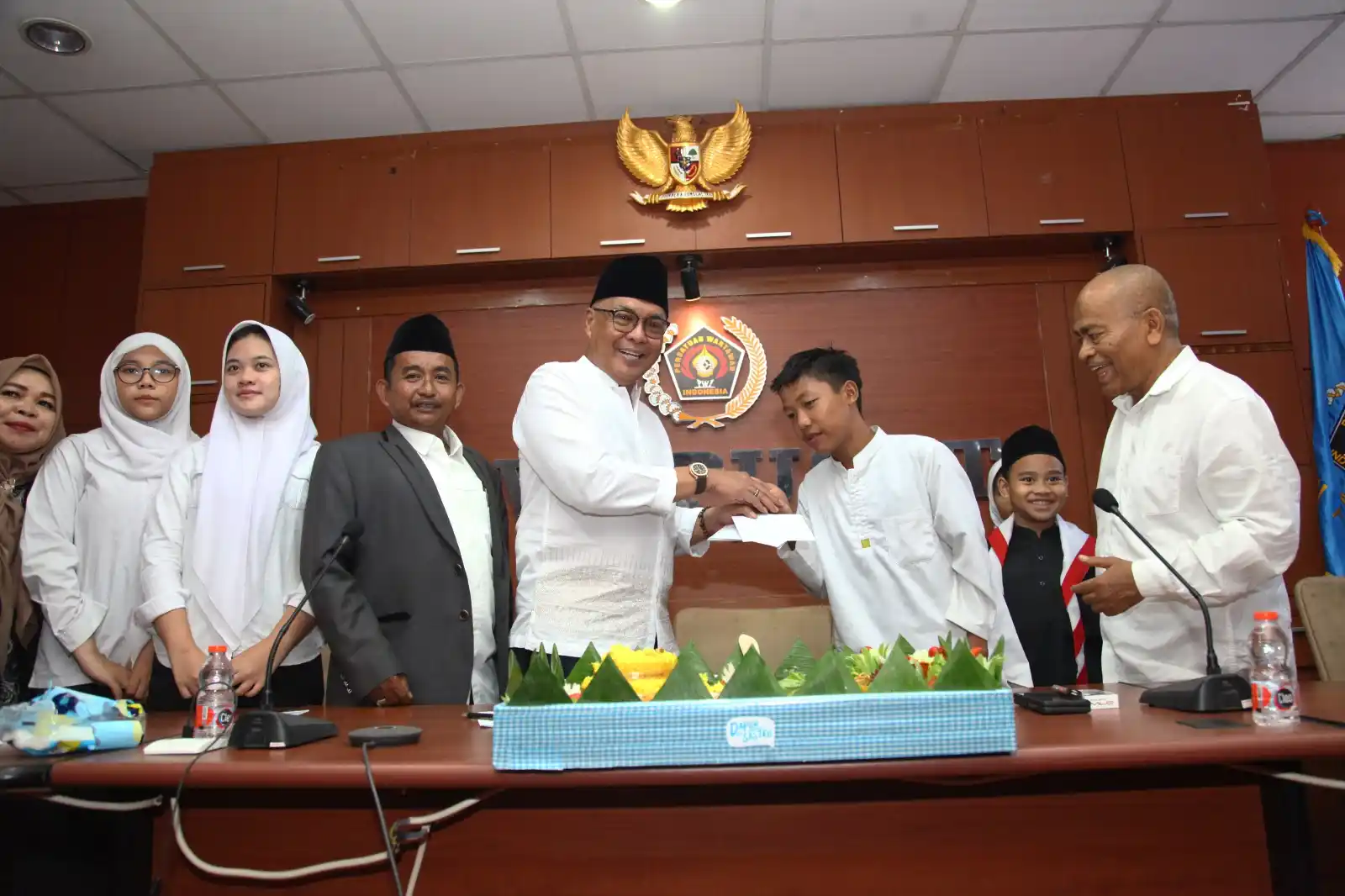 asyakuran menjadi kegiatan pertama yang digelar oleh pengurus Persatuan Wartawan Indonesia (PWI) Pusat periode 2025-2030 yang dipimpin oleh Akhmad Munir selaku ketua umum, di lantai 4 Gedung Dewan Pers, Jalan Kebon Sirih, Jakarta Pusat, Jumat (26/9/25).
