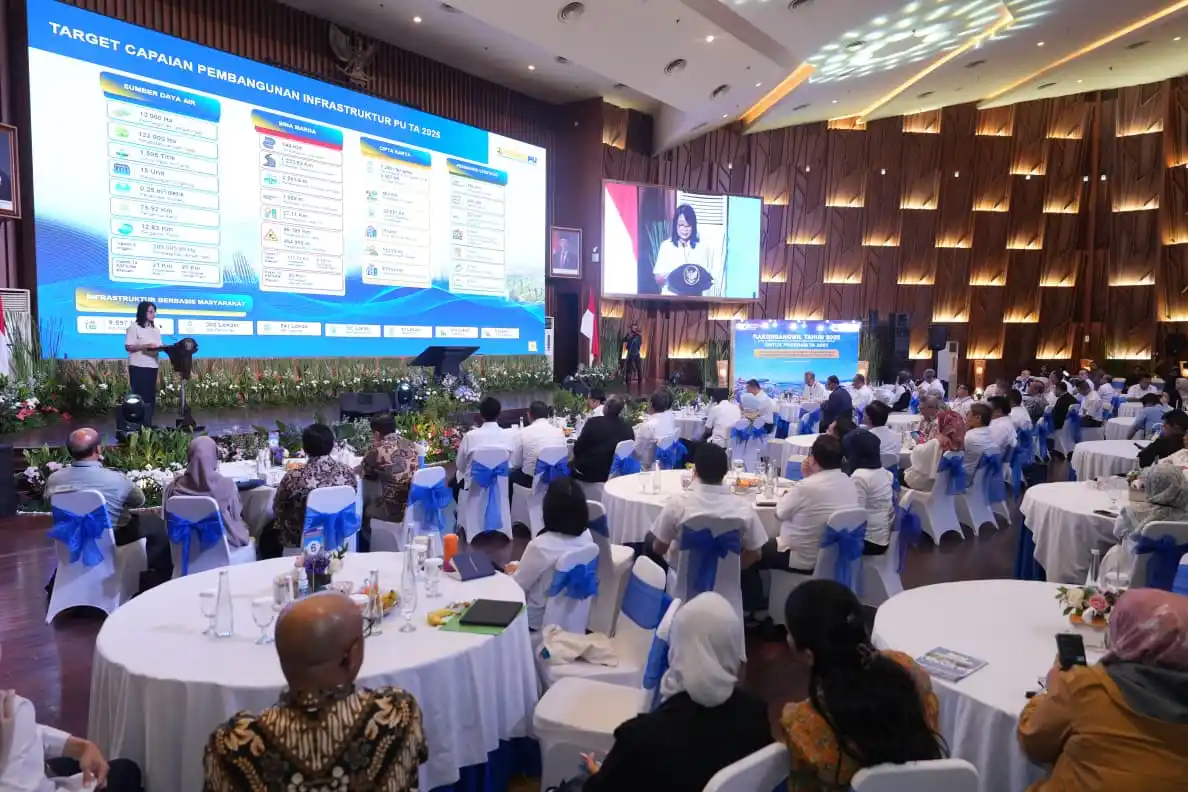 Kementerian Pekerjaan Umum (PU) menyelenggarakan Rapat Koordinasi Keterpaduan Pengembangan Infrastruktur Wilayah (Rakorbangwil) 2025 sebagai langkah awal penyusunan program infrastruktur untuk Tahun Anggaran (TA) 2027 di Auditorium Kementerian PU, Jakarta, Kamis (4/12). (Foto: PU)