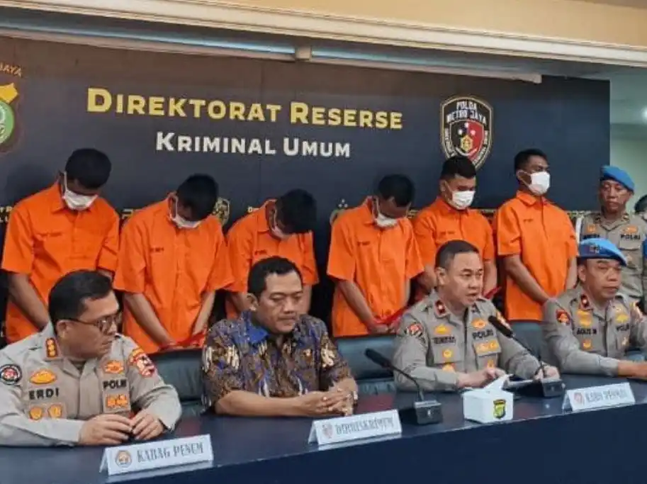 Divpropam Polri telah menjadwalkan sidang Komisi Kode Etik Polri (KKEP) terhadap enam anggota pelayanan markas (Yanma) Mabes Polri, yang mengeroyok hingga tewas dua mata elang (matel) atau debt colector. Sidang direncanakan digelar pada Rabu, 17 Desember 2025.