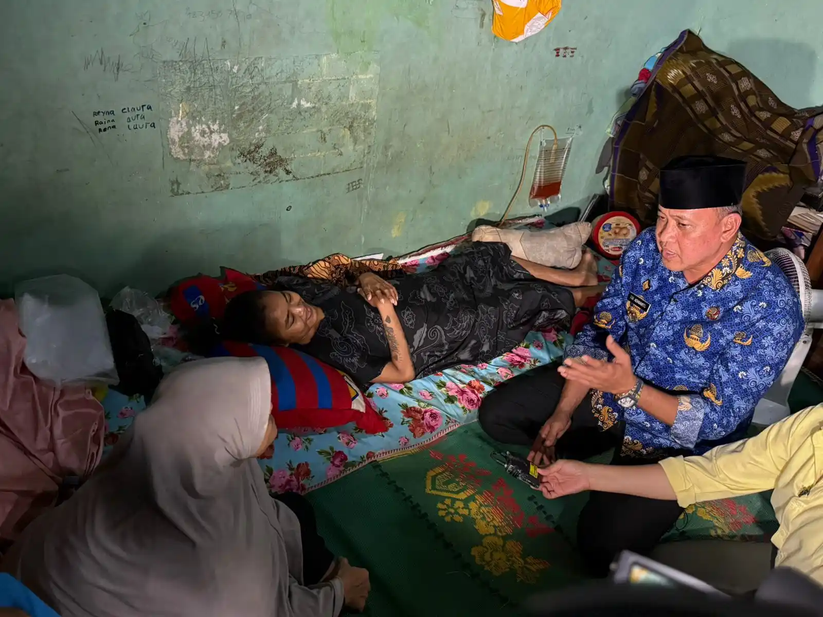 Ratih Terbaring dirumahnya diduga menderita Kelumpuhan (Foto: Ist)