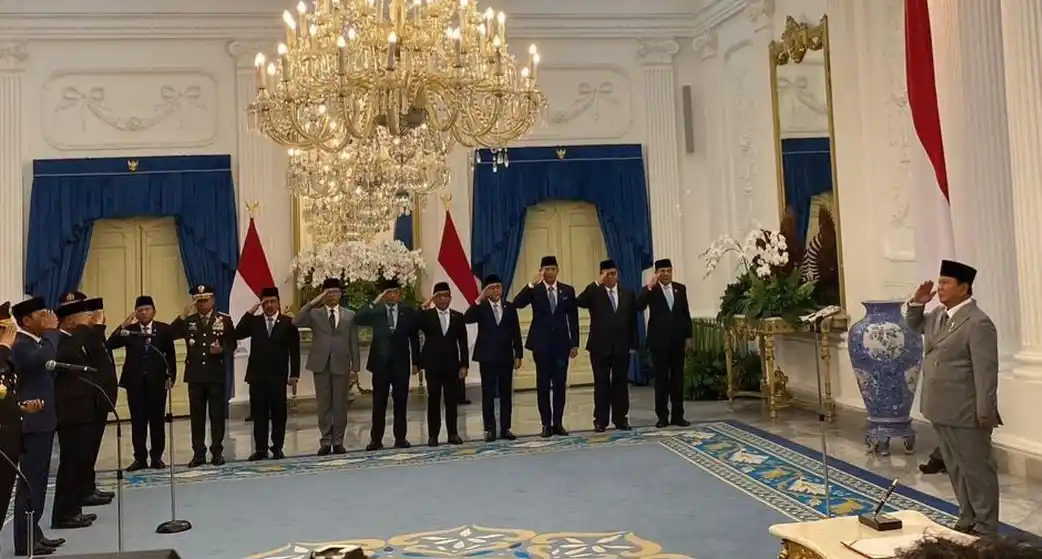 Presiden Prabowo Subianto membentuk dan melantik Komisi Reformasi Polri di Istana Merdeka, Kompleks Istana Kepresidenan, Jakarta Pusat, Jumat (7/11/2025).