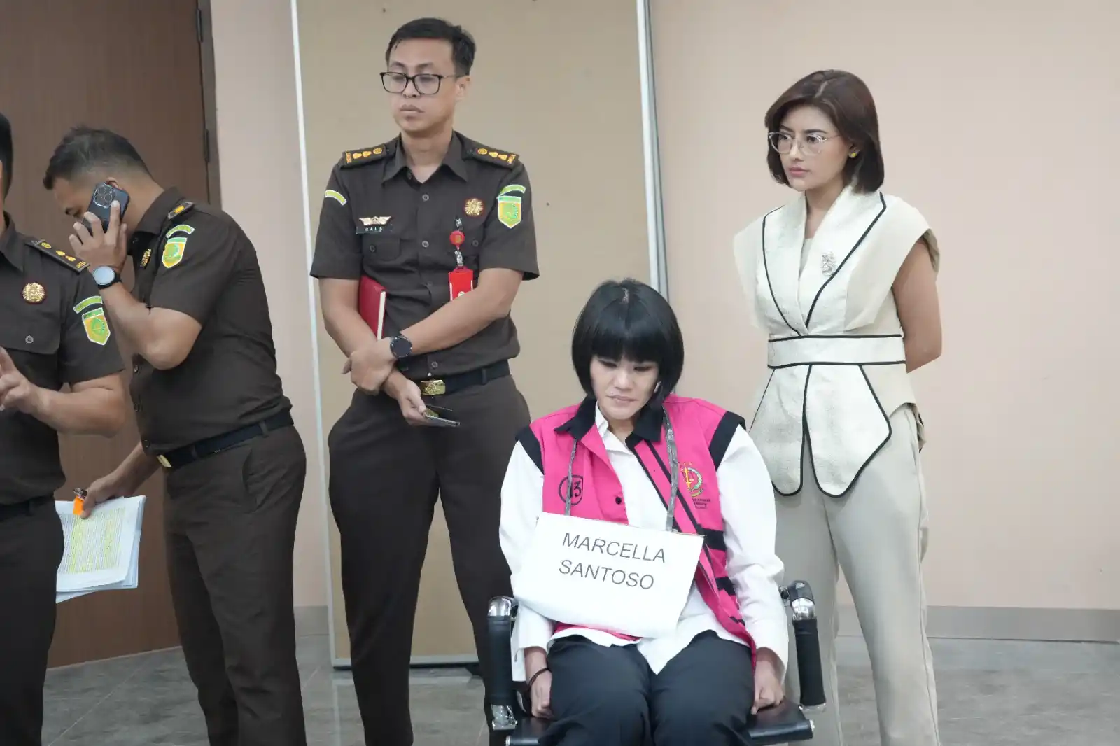 Tersangka Marcella Santoso dalam adegan rekonstruksi perkara (Foto: Dok MI)