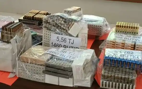 Polisi mengungkap keterlibatan Ketua Perbakin dalam kasus perdagangan senjata api dan amunisi ilegal (Foto: Repro)
