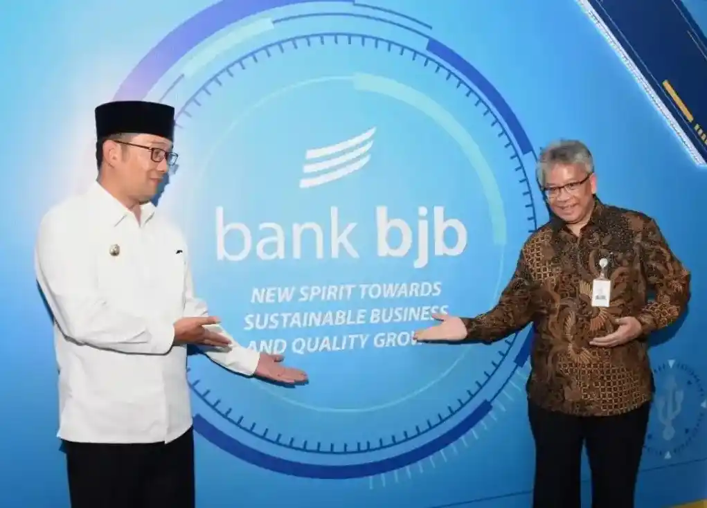 Ridwan Kamil (kiri) dan mantan Direktur Utama Bank BJB Yuddy Renaldi (YR) (kanan). Foto: Dok MI/Istimewa