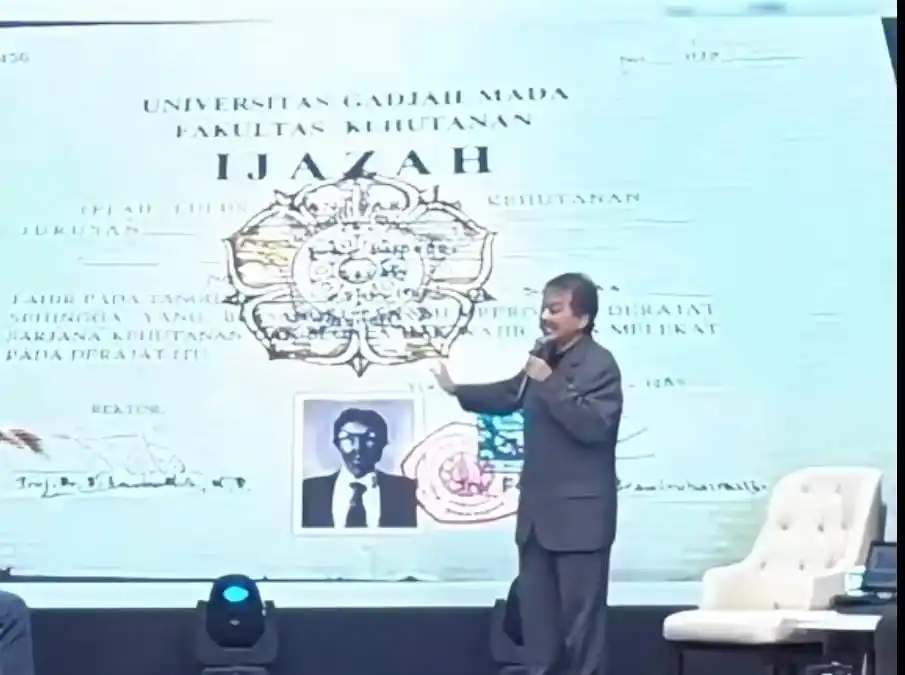 Roy Suryo sedang memaparkan dugaan ijazah palsu Jokowi (Foto: Dok MI/Aswan)