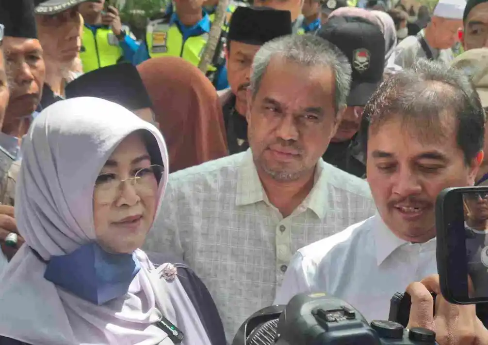 Dokter Tifa (kiri) dan Roy Suryo (kanan) (Foto: Istimewa)