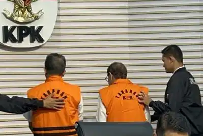 Komisi Pemberantasan Korupsi (KPK) menahan dua tersangka kasus dugaan rasuah, terkait pengadaan lahan di sekitar Jalan Tol Trans Sumatra hari ini, 6 Agustus 2025. Mereka yakni eks Direktur Utama PT Hutama Karya Bintang Perbowo dan mantan Kepala Divisi Pengembangan Bisnis dan Investasi Hutama Karya M Rizal Sutjipto.