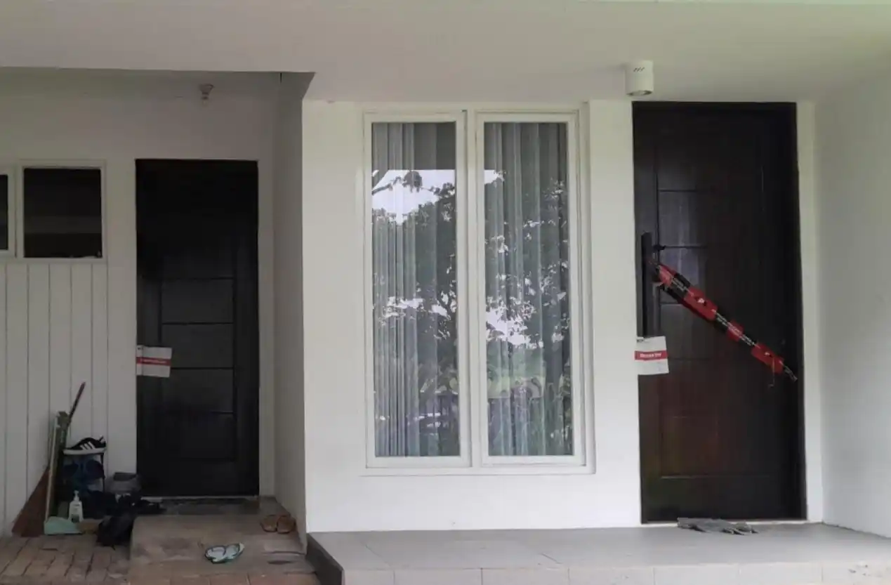 Rumah Kajari Kabupaten Bekasi, Eddy Sumarman yang disegel KPK di Cluster Pasadena Zona Amerika Desa Hegarmukti, Cikarang Pusat, Jumat (19/12/2025) (Foto: Dok MI/Adelio Pratama)