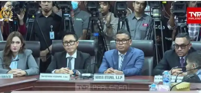 Anggota DPR non aktif yakni Nafa Urbach, Eko Patrio, Uya Kuya, dan Ahmad Sahroni menghadiri sidang putusan Mahkamah Kehormatan Dewan (MKD), Rabu (5/11/2025). MKD memutuskan Nafa Urbach, Eko Patrio, dan Ahmad Sahroni melanggar kode etik sebagai anggota DPR. Mereka pun sama-sama disanksi penonaktifan.