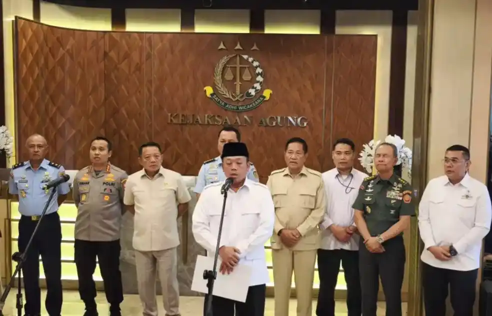 Pemerintah mengambil langkah tegas terhadap penguasaan lahan bermasalah di Lampung. Kementerian Agraria dan Tata Ruang/Badan Pertanahan Nasional (ATR/BPN) resmi mencabut Hak Guna Usaha (HGU) enam perusahaan yang tergabung dalam Sugar Group Companies (SGC), Rabu (21/1/2026).