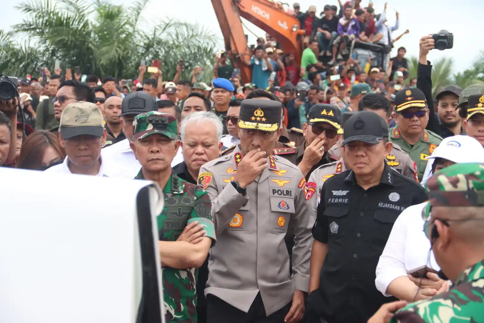 Tim Satgas Penertiban Kawasan Hutan (PKH) yang melibatkan berbagai Kementerian/Lembaga serta TNI/Polri telah melaksanakan kegiatan penertiban di kawasan Hutan Konservasi Taman Nasional Tesso Nilo (TNTN), Riau pada Selasa 10 Juni 2025.