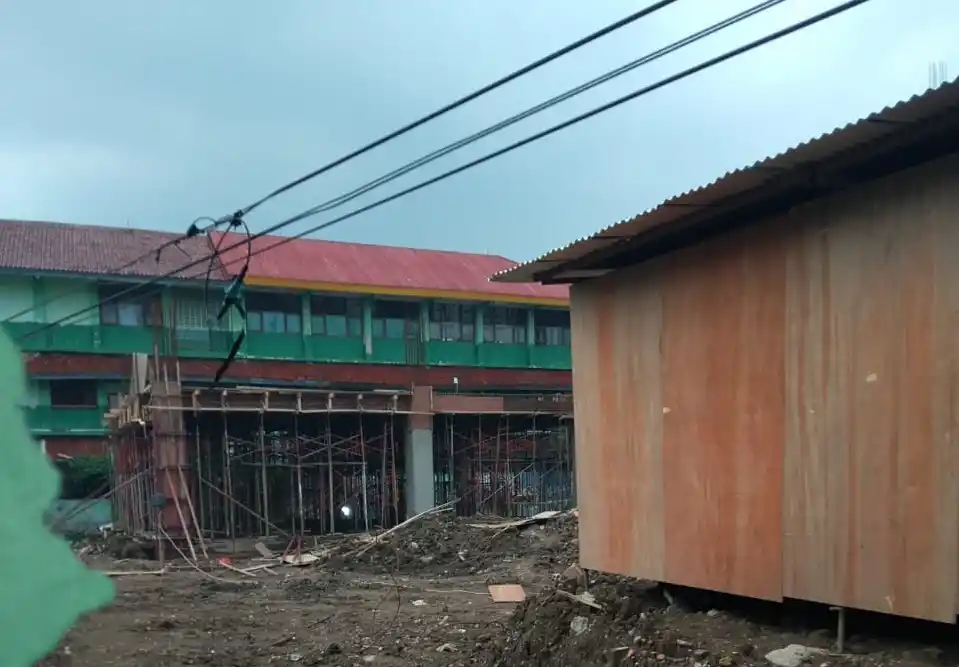 Kondisi SDN 05 Cipayung Jakarta Timur yang mangkrak. Foto diambil pada Selasa (4/2/2025). [Foto: Dok MI]