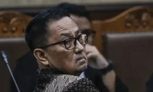 Terdakwa kasus dugaan korupsi proyek Pusat Data Nasional Sementara (PDNS) yang juga mantan Direktur Jenderal Aplikasi Informatika Pemerintahan Kementerian Komunikasi dan Informatika periode 2016-2024 Semuel Abrijani Pangerapan mengikuti sidang dakwaan di Pengadilan Tipikor, Jakarta, Senin (10/11/2025).