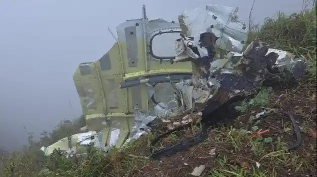 Serpihan Pesawat ATR 42-500 yang ditemukan di kawasan Gunung Bulusaraung, Kabupaten Pangkep, Sulawesi Selatan (Foto: Istimewa)