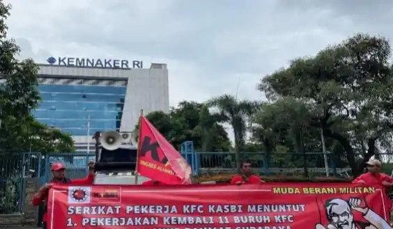 SP-KFC Bersama Kongres Aliansi Serikat Buruh Indonesia Menuntut Keadilan ke Kemnaker Terkait PHK Sepihak yang Dilakukan oleh PT Fastfood Indonesia Tbk. (KFC) (Foto: Repro)