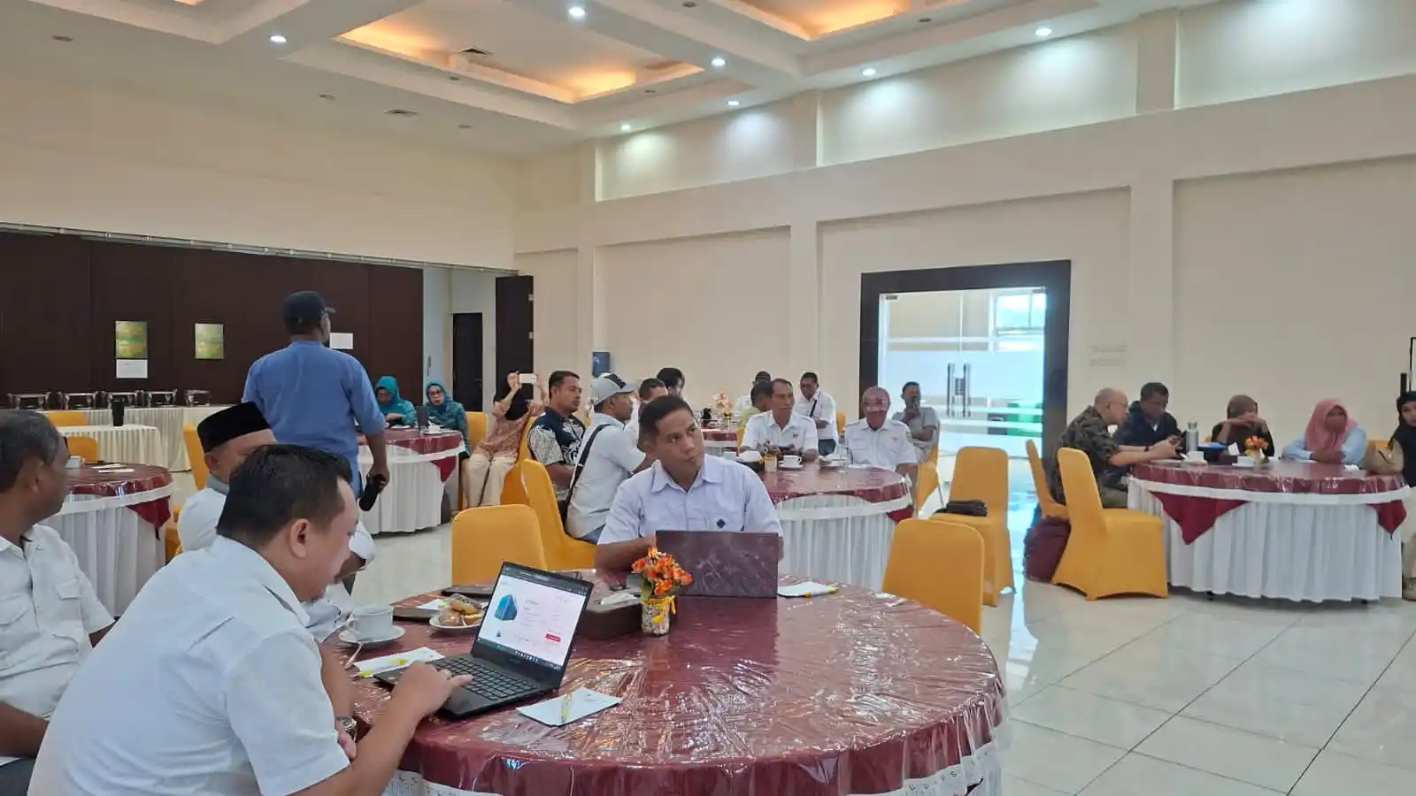 Suasana diskusi dalam FGD Ketahanan Pangan Biru yang digelar DKP Malut, diikuti oleh unsur akademisi, Bappeda, dan pelaku usaha perikanan, di Ternate, Rabu 30 Juli 2025. (Foto: Istimewa)