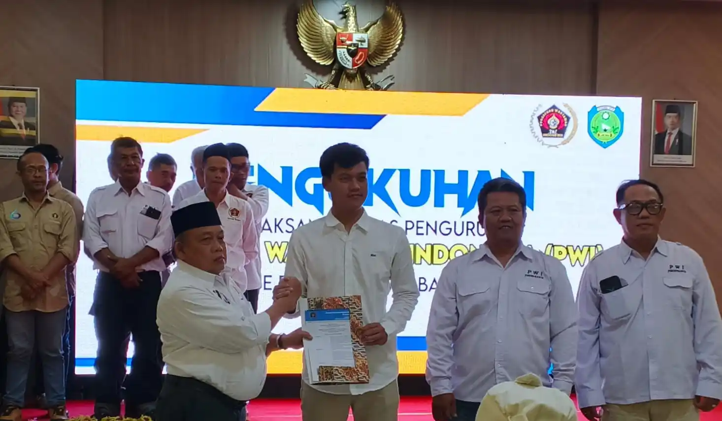 Suasana saat pengukuhan Ketua Plt PWI Kabupaten Purwakarta di Indramayu (Foto: Dok/MI)