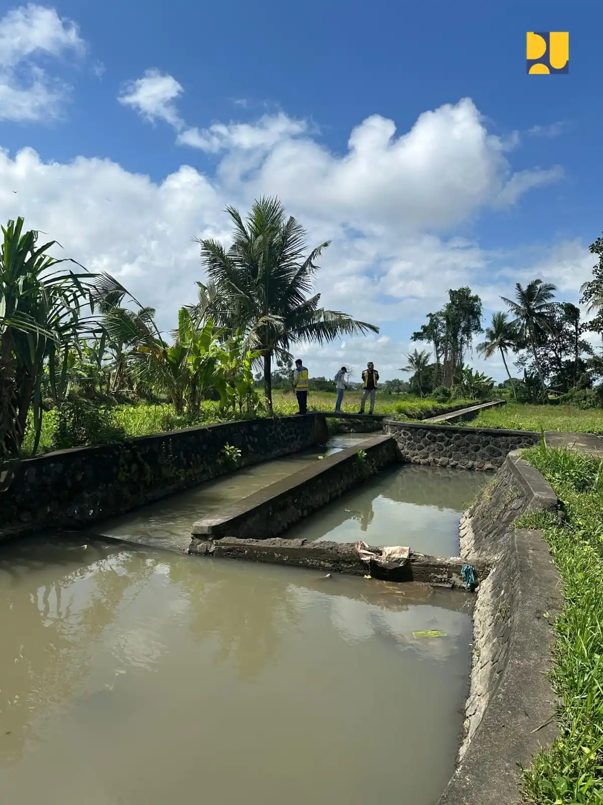 ementerian Pekerjaan Umum (PU) melalui Balai Wilayah Sungai (BWS) Bali-Penida Direktorat Jenderal Sumber Daya Air tengah melakukan pekerjaan rehabilitasi jaringan irigasi di daerah aliran sungai (DAS) Sungi di Kabupaten Tabanan, Bali. (foto: dok/PU)