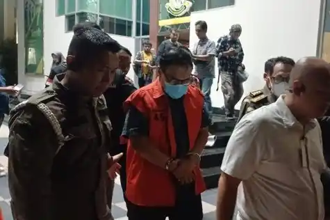 Eks Kabid Jalan dan Jembatan Dinas PU Bina Marga dan Pematusan Kota Surabaya Ganjar Siswo Pramono jadi tersangka gratifikasi dan ditahan oleh Pidsus Kejati Jatim. (Foto: Istimewa)