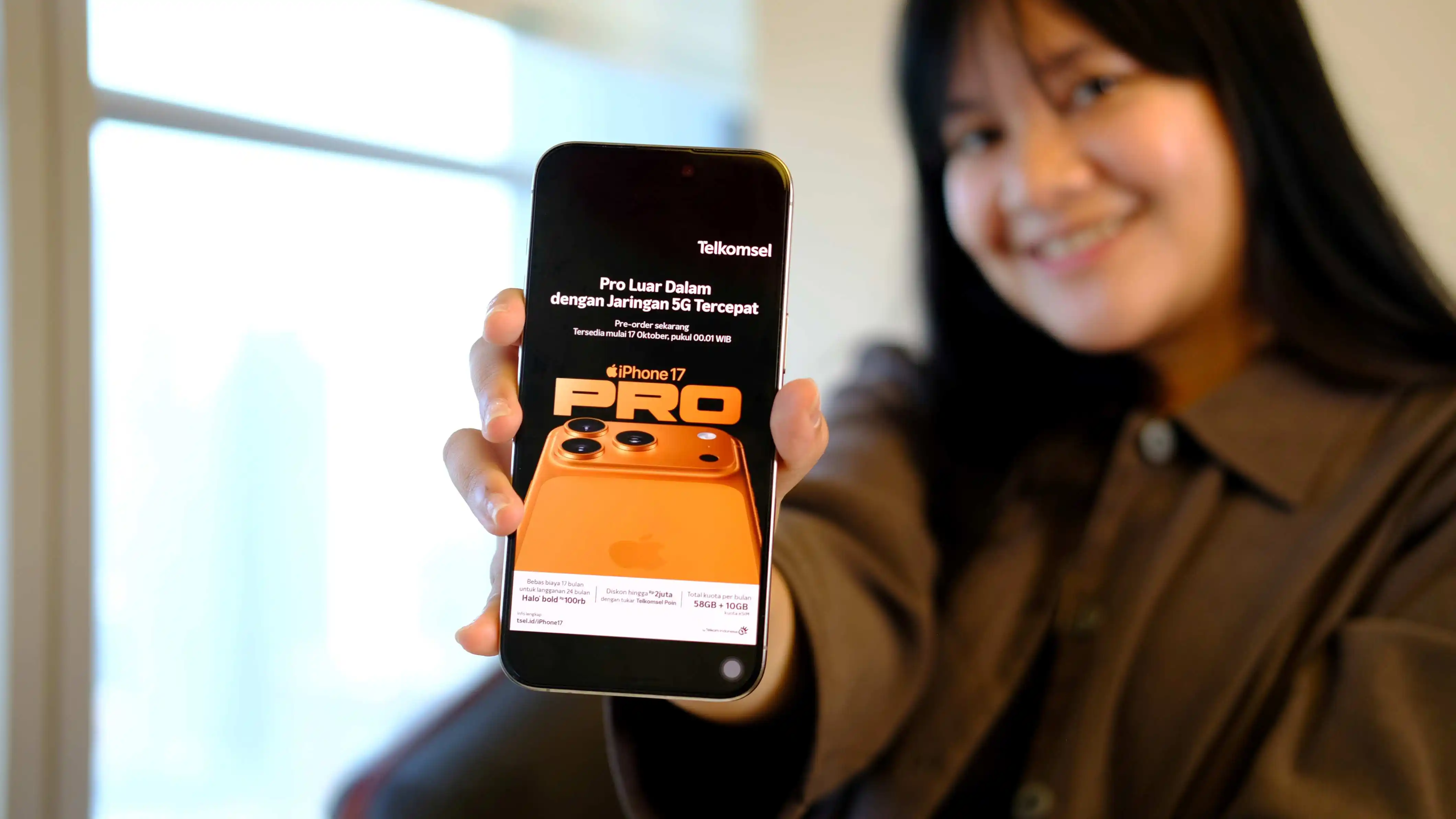 Pelanggan Telkomsel dapat melakukan pre-order iPhone 17 Series dengan Paket Bundling Halo+ hanya Rp777.000 untuk mendapat beragam benefit pada 10 Oktober 2025. [Foto: Doc. Telkomsel]