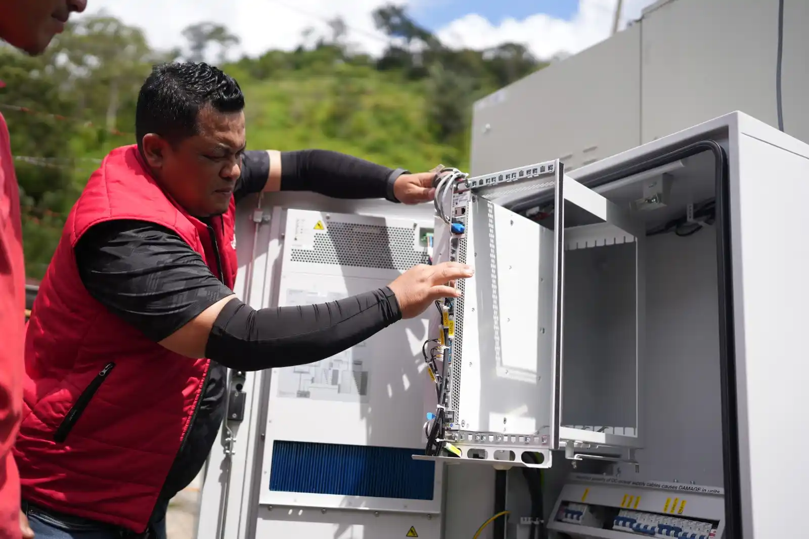 Telkomsel berhasil memulihkan layanan jaringan telekomunikasi di Desa Pulo Gelime, Kecamatan Teripe Jaya, Kabupaten Gayo Lues. [Foto: Doc. Telkomsel]
