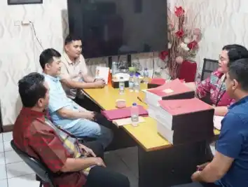 S alias C sebagai tersangka dalam kasus ini diduga melanggar Pasal 54 dan/atau Pasal 56 dari Undang-Undang Nomor 39 Tahun 2007 tentang Perubahan atas Undang-Undang Nomor 11 Tahun 1995 tentang Cukai, sebagaimana diubah terakhir dengan Undang-Undang Nomor 7 Tahun 2021 tentang Harmonisasi Peraturan Perpajakan.