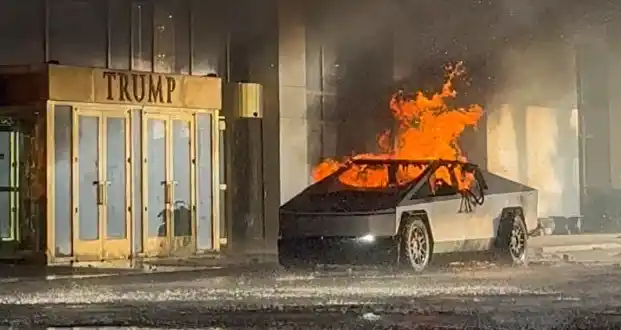 Tesla Cybertruck Terbakar Tepat di Luar Trump International Hotel (Foto: Ist)