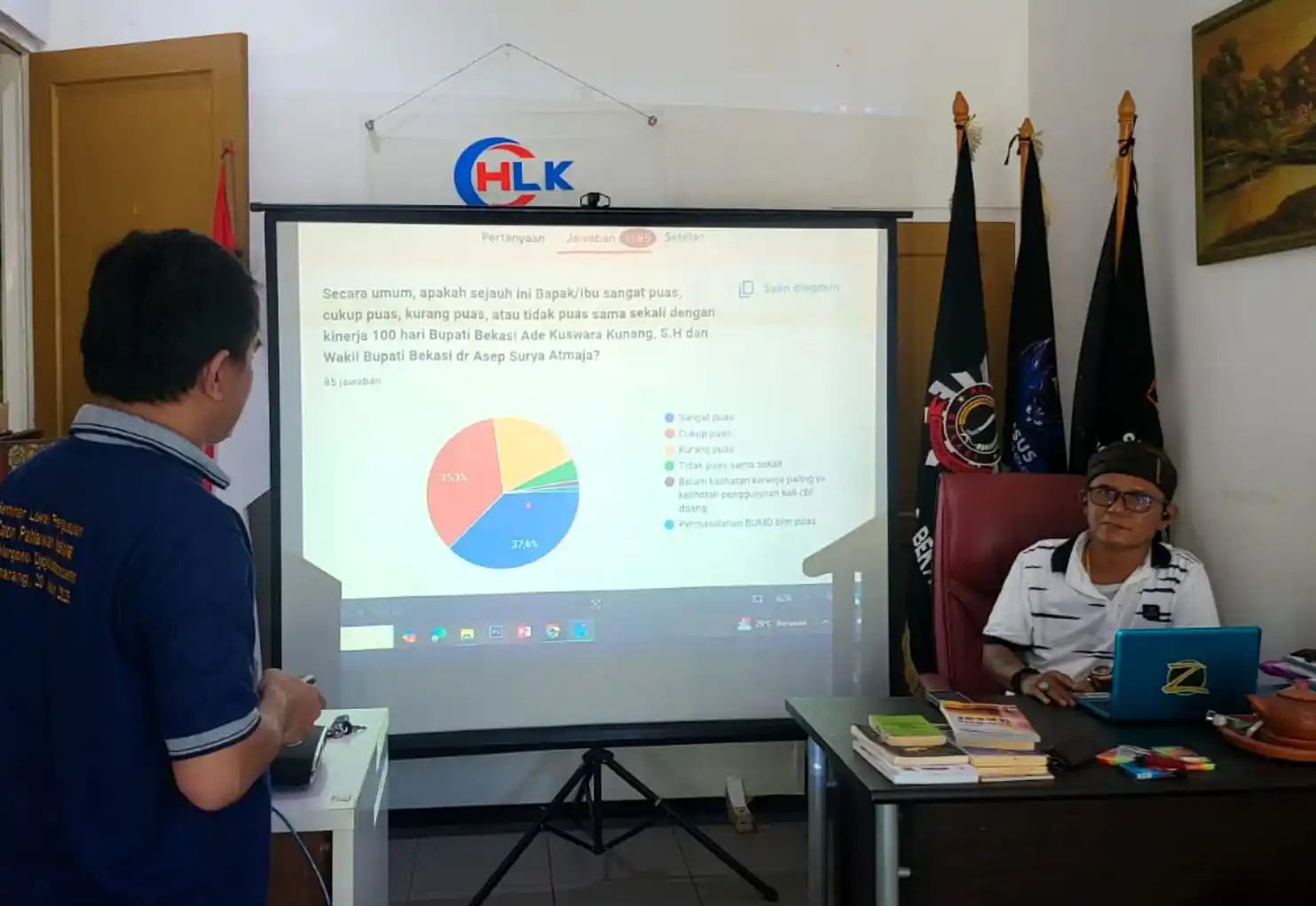 Tim Litbang Saat Melakukan Rilis Tingkat Opini, Kepuasan Kinerja Bupati (Foto: Dok MI)