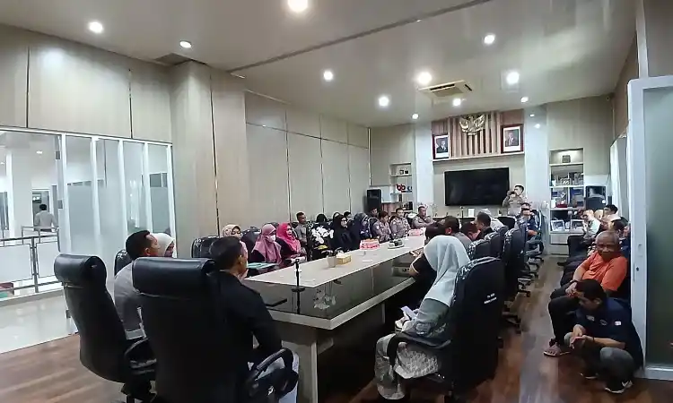 Tim Pembina Samsat Bandung Tengah saat menggelar Briefing. (Foto: Dok Bapenda Jabar)