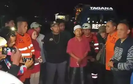 Tim SAR Gabungan hendak melakukan pencarian bocah 2 tahun hanyut di sungai Ciliwung (Foto: Istimewa)
