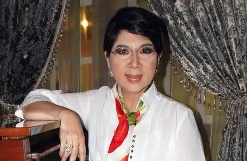 Kabar duka datang dari seniman legendaris Titiek Puspa. Penyanyi yang akrab disapa dengan sapaan Eyang Titiek itu menghembuskan napas terakhirnya hari ini, Kamis, (10/4/2025) di rumah sakit.