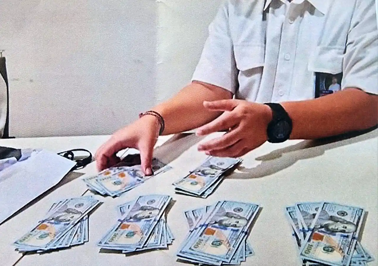 Beredar foto pejabat PU tertangkap tangan terima uang gratifikasi