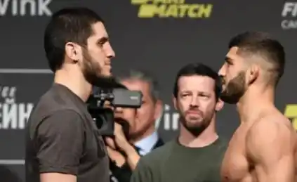 Juara kelas UFC Islam Makhachev (kiri) akan menghadapi Arman Tsarukyan (Foto: Ist)