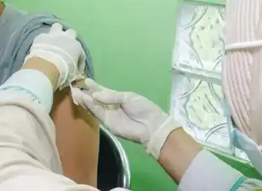 Ilustrasi vaksinasi. Uji klinis vaksin mendapat tudingan warganet bahwa warga Indonesia dijadikan "kelinci percobaan"