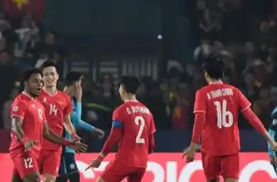 Para pemain Vietnam bersorak usai cetak gol (Foto: Ist)