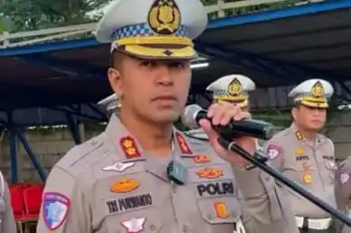 Wadirlantas Polda Jabar, AKBP Endang Tri Purwanto saat memimpin apel pagi di halaman Gedung Ditlantas Polda Jabar, Sabtu (12/7/2025). (Foto: Tangkapan layar)
