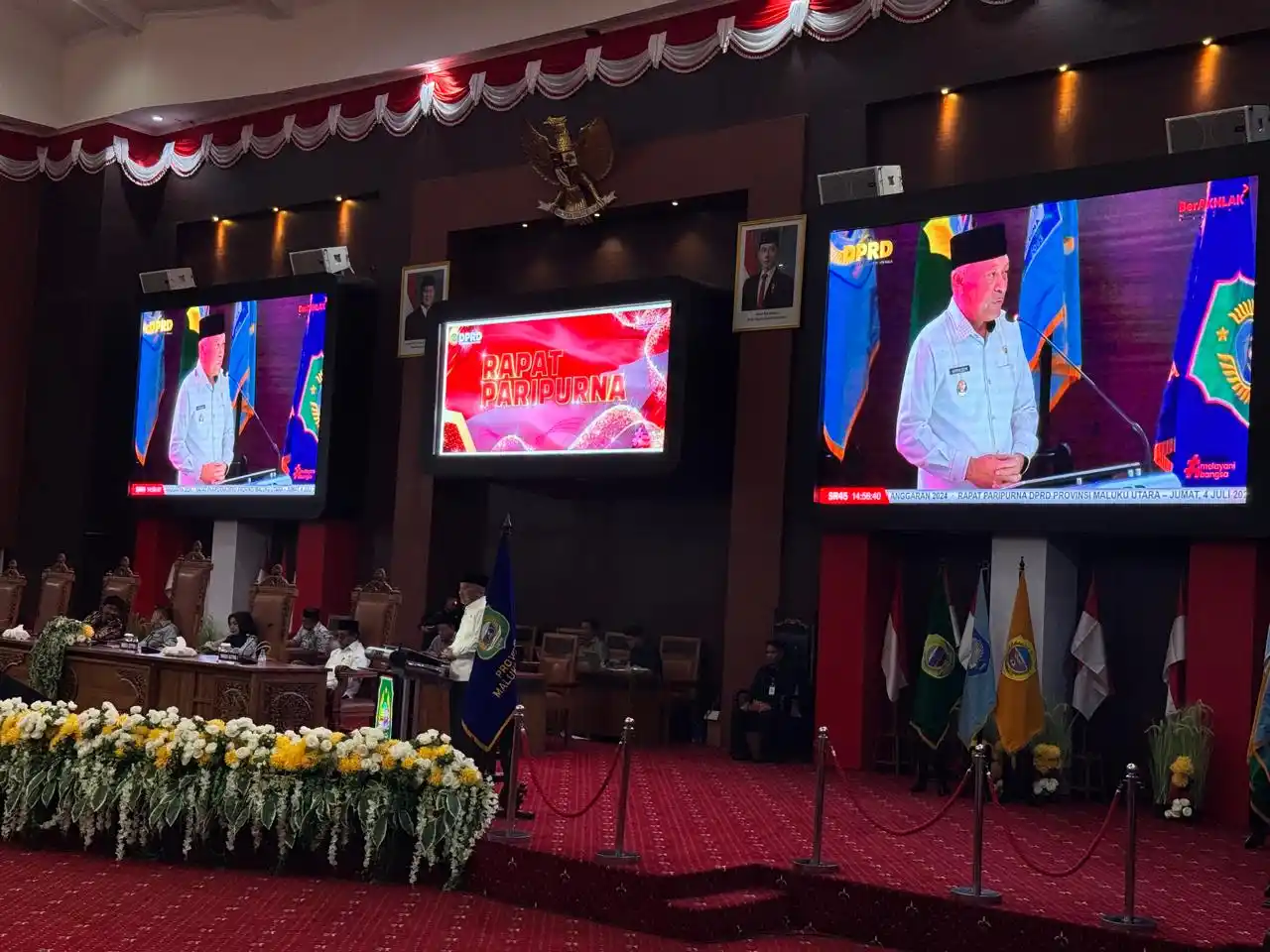 Wagub Malut Sarbin Sehe saat menyampaikan jawaban resmi Pemprov Malut terhadap pandangan umum fraksi DPRD dalam Sidang Paripurna, Jumat (4/7/2025), di Gedung DPRD Malut, Sofifi. (Foto: Dok MI)