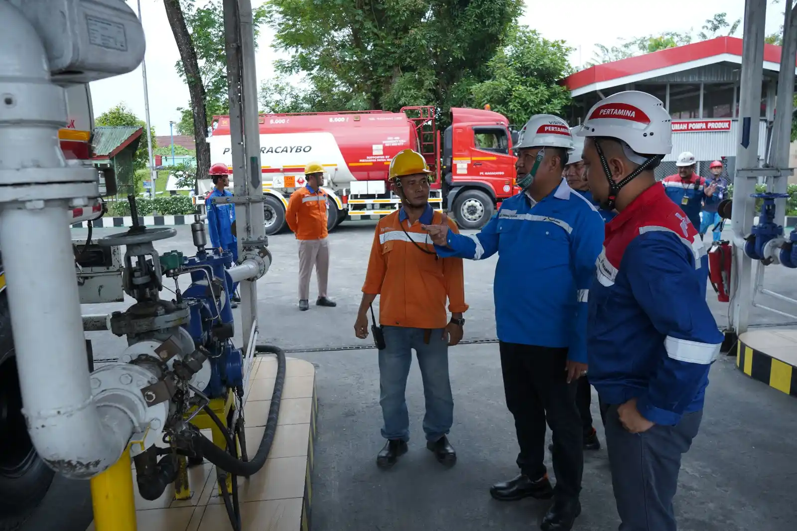 Wakil Bupati Asahan, Rianto melakukan peninjauan kesiapan pasokan Bahan Bakar Minyak (BBM) di Pertamina Fuel Terminal Kisaran (Foto: Ist)