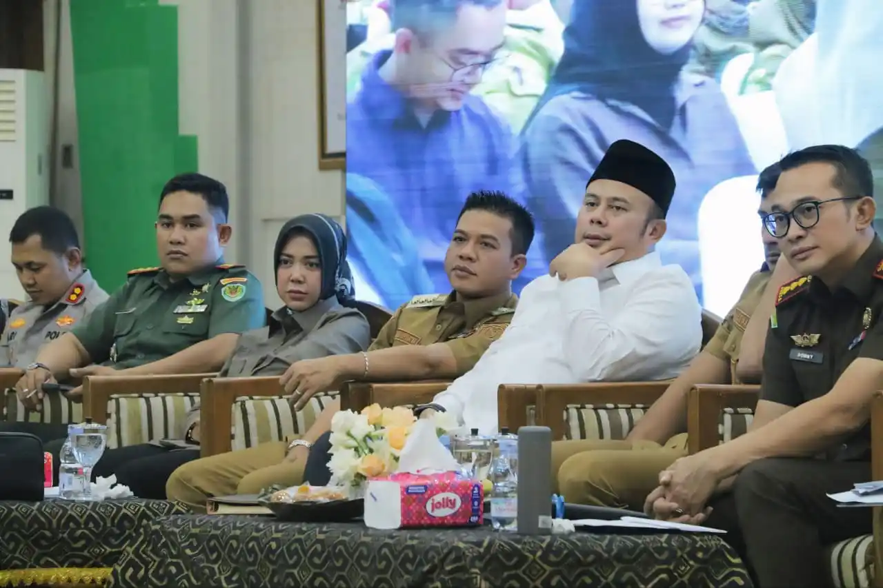Wakil Ketua DPR RI, Cucun Ahmad Syamsurijal didampingi Bupati Bandung, Dadang Supriatna saat melaksanakan kunjungan kerja ke Kabupaten Bandung, Jawa Barat, pada Selasa (9/9/2025). (Foto: Diskominfo Kabupaten Bandung/Ist).