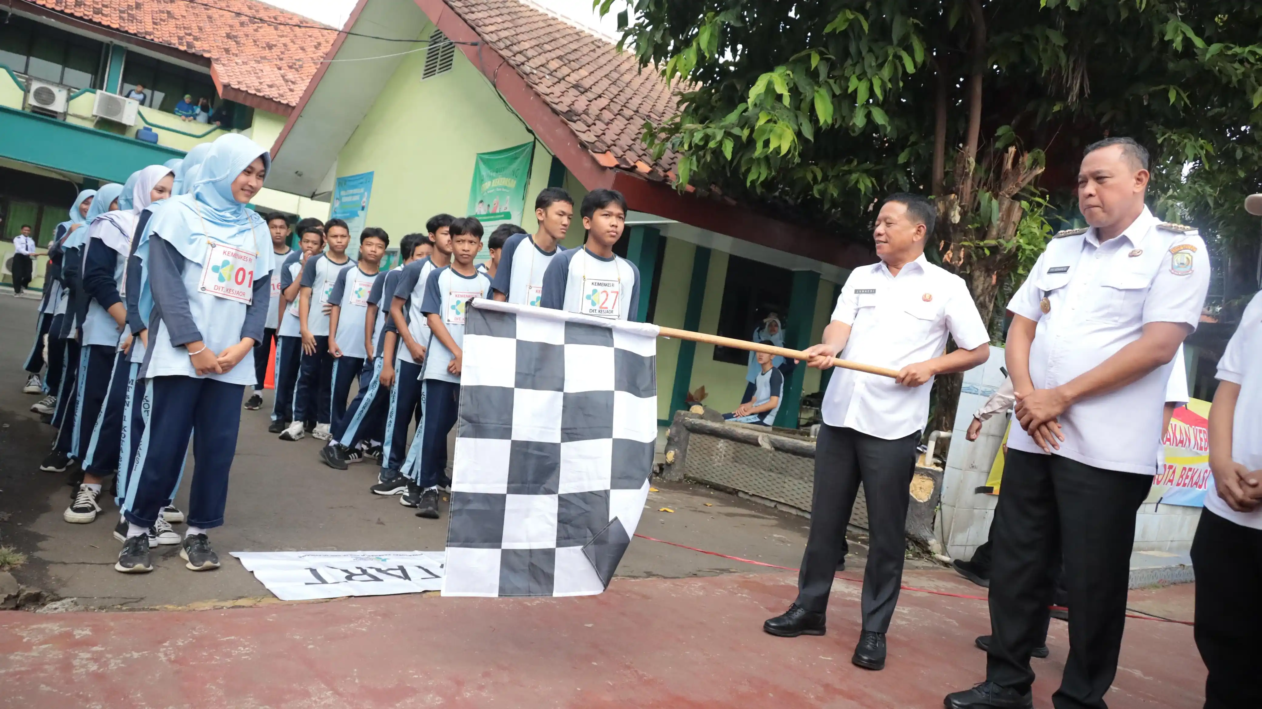 Wali Kota Bekasi, Triadhianto Resmi Buka Peneriksaan Gratis Sebagai Tindak Lanjut Program Presiden Prabowo Subianto (Foto: Dok. Diskominfotandi)