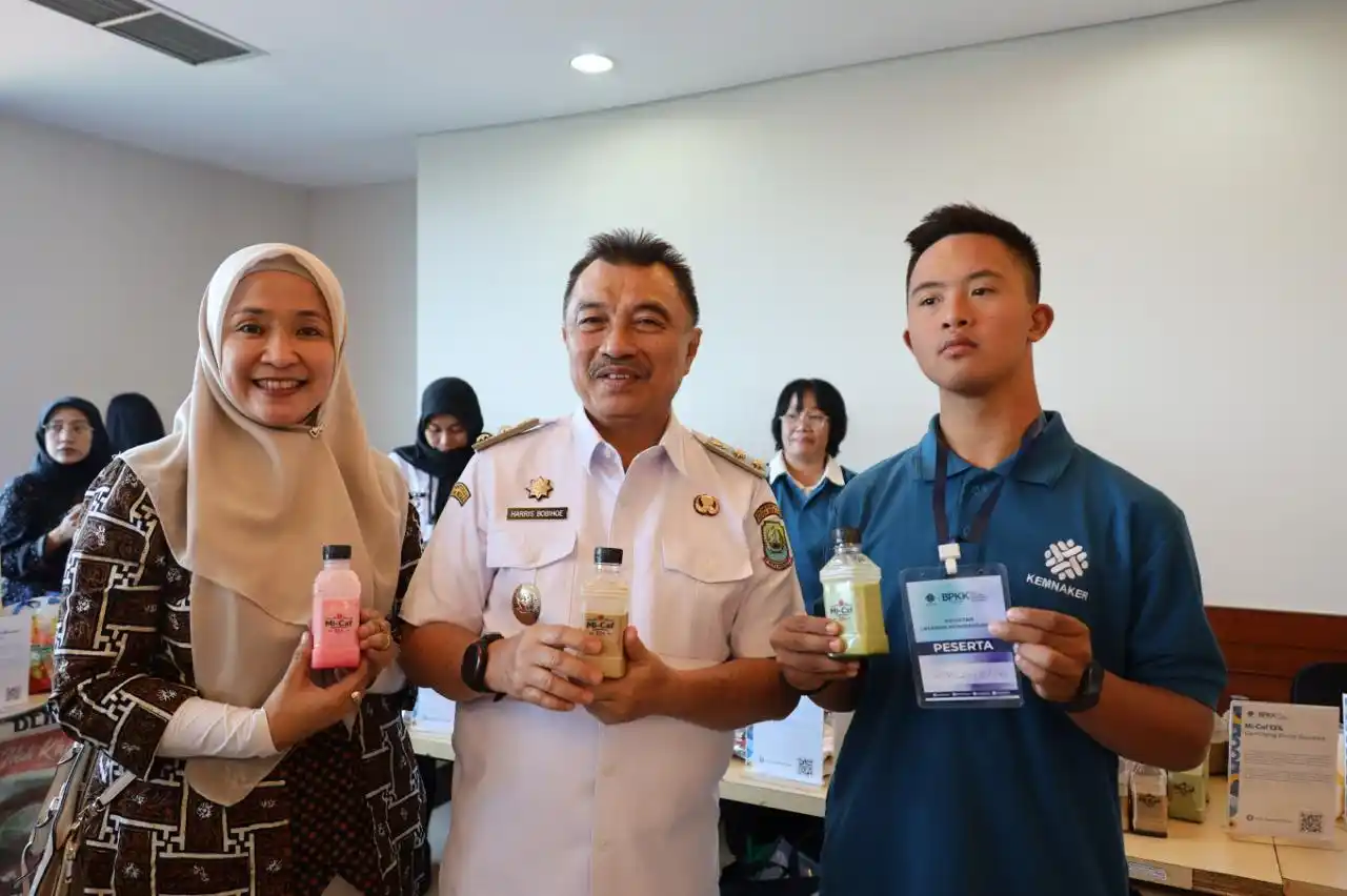 Wawali Kota Bekasi Borong Produk UMKM Hasil Tangan Terampil Disabilitas