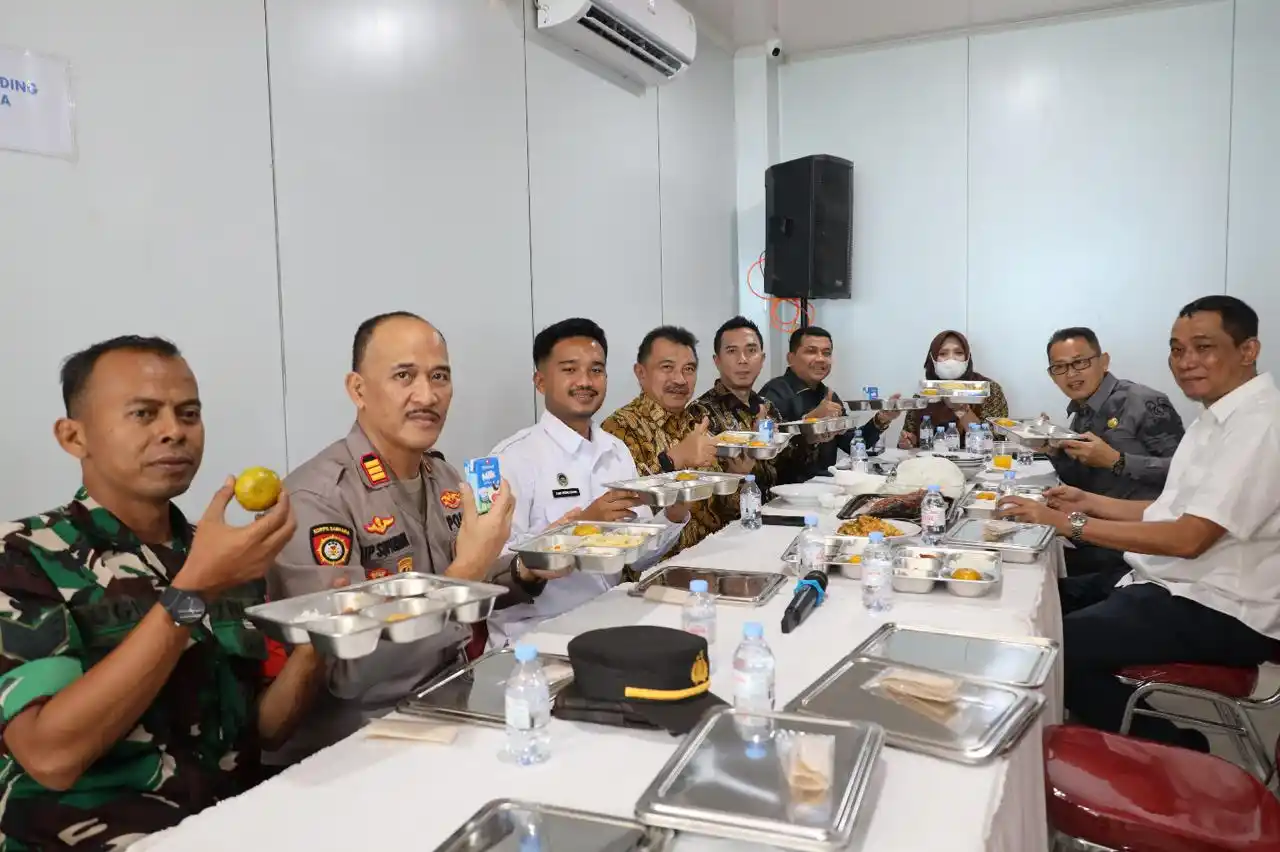 Wawali Kota Bekasi, Harris Bobihoe Resmikan Dapur MBG Bojongmenteng (Foto: Dokpin)