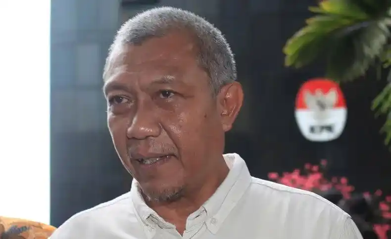 Mantan Sekretaris Badan Karantina Pertanian (Barantan) Kementan Wisnu Haryana (kanan) menjawab pertanyaan wartawan usai menjalani pemeriksaan penyidik KPK di Gedung Merah Putih KPK, Jakarta, Senin (9/9/2024)