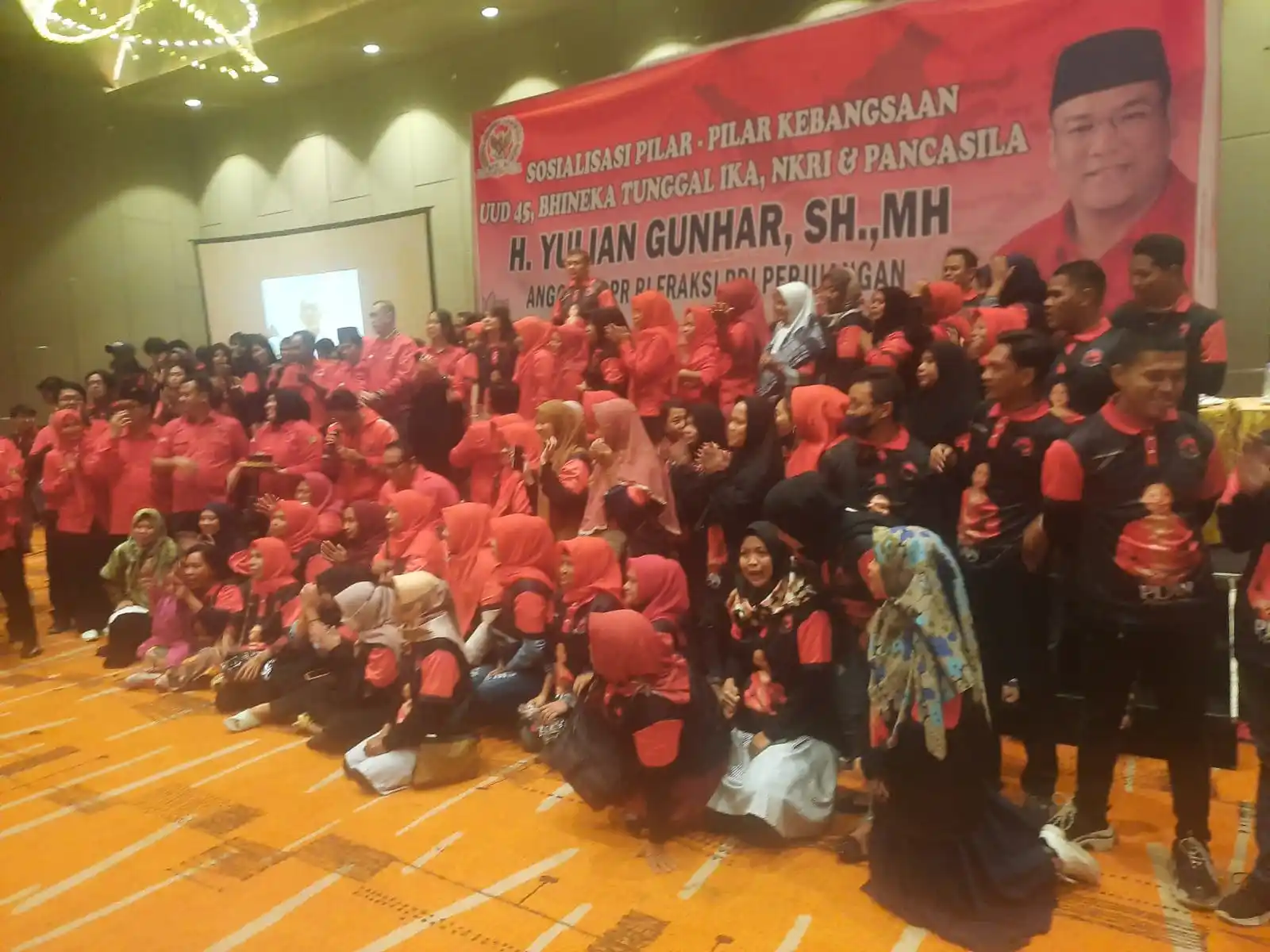 Anggota Majelis Permusyawaratan Rakyat Republik Indonesia (MPR RI) Yulian Gunhar kembali menggelar kegiatan Sosialisasi 4 Pilar Kebangsaan, Sabtu (17/5/2025), bertempat di Hotel Novotel, Jl. Sukamto No. 8A, Kelurahan 8 Ilir, Kecamatan Ilir Timur II, Kota Palembang.